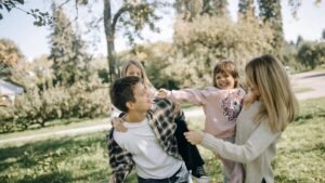 How to have fun with Outdoor Games to play with family this summer